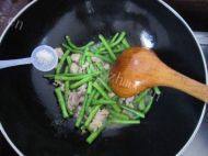 好吃的豆角炒肉片做法图解6)