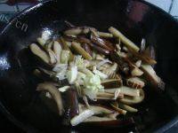 好吃的酱爆茄子做法图解8)