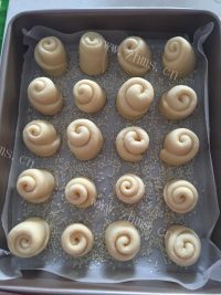 脆底蜂蜜小面包做法图解10)