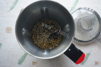 鲜美的祛湿薏米豆浆的做法图解二
