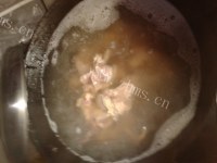 好吃的鱿鱼瘦肉煮米粉汤做法图解4)