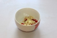 色味俱佳的凉拌金针菇做法图解3)