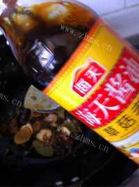 美味的酱肘子做法图解8)