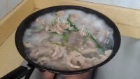 美味的香辣鸭掌做法图解3)