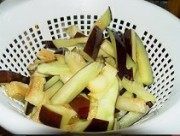 家常鱼香茄子煲做法图解4)