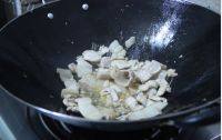 家常菜酸菜炒肉做法图解5)
