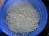 口感极佳的茄汁土豆丝做法图解1)