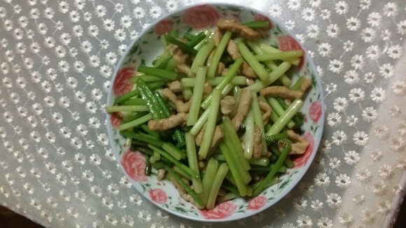 独特的蒜苗炒肉丝