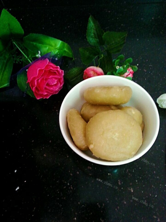 色泽鲜亮的炸糖糕
