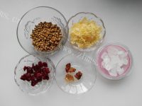 桃胶蔓越莓薏仁羹做法图解1)