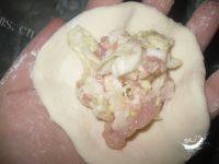 自己做的猪肉白菜包做法图解12)