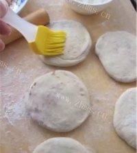 自制肉末烧饼做法图解14)