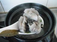 美味的黑豆炖猪蹄做法图解6)