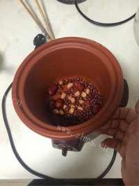 营养的红豆花生红枣汤做法图解1)
