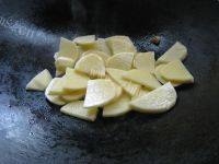 美味的肉片炒土豆做法图解8)
