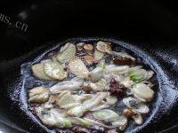 美味的笋衣烧肉做法图解4)