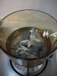 滋补的当归乌鸡汤做法图解4)