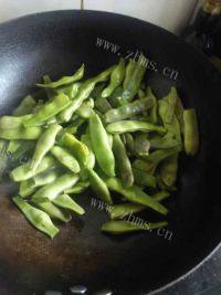 简单的干炒豆角做法图解4)