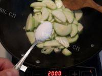 好味的素炒西葫芦做法图解6)