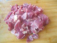 家常菜芹菜炒牛肉做法图解3)