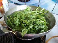 家常菜凉拌茼蒿做法图解2)