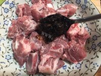 美味的腊味排骨煲仔饭做法图解2)