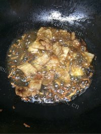 家常菜蒜薹炒肉做法图解5)