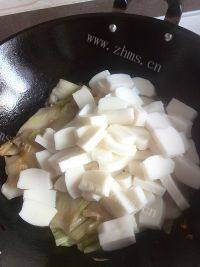 食欲满满的白菜炒年糕做法图解9)
