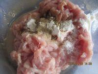 简易的青椒肉丝面做法图解2)