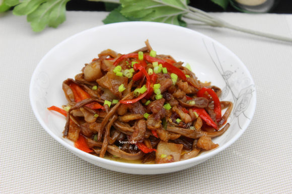 鲜美可口的黄花菜炒肉