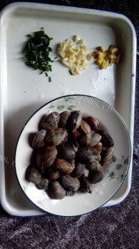 美味的炒花蛤做法图解2)