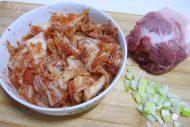 「DIY美食」辣白菜炒五花肉做法图解1)