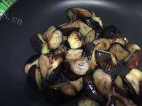 家常菜土豆烧茄子做法图解3)