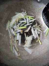 清淡素炒牛心菜做法图解3)