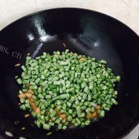 清爽可口的豆角焖饭做法图解8)