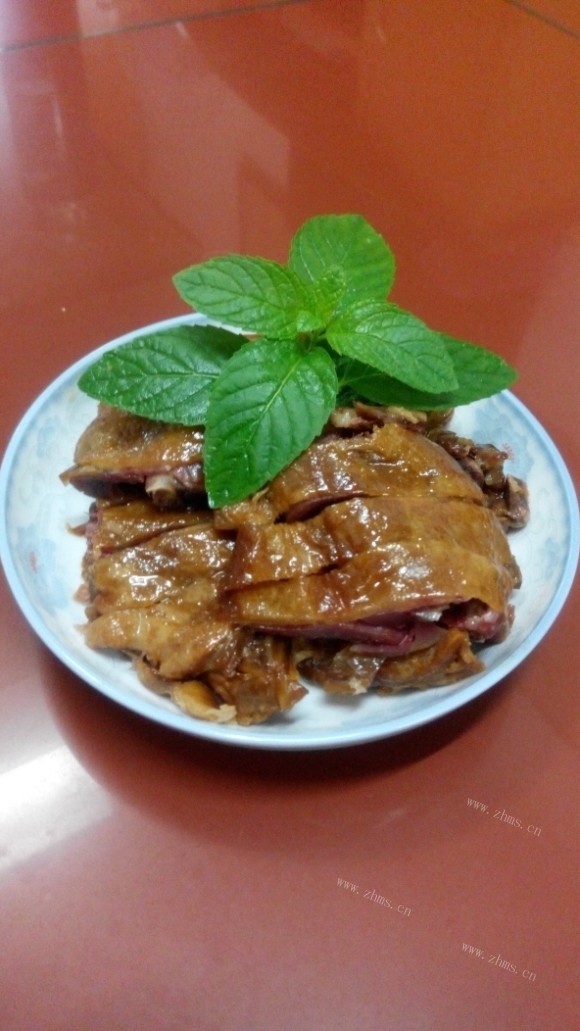 独特的卤鸭腿