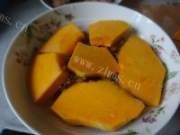 家常菜南瓜粉蒸排骨做法图解9)