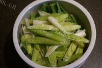 家常菜蒜苗炒肉片做法图解1)