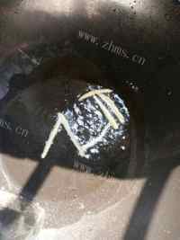家常菜酸豆角炒鸭胗做法图解5)