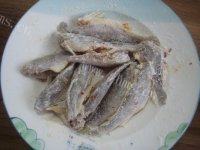 美味的炸小黄花鱼做法图解3)