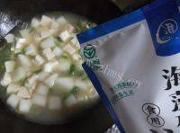 美味的豆腐冬瓜虾米汤做法图解7)