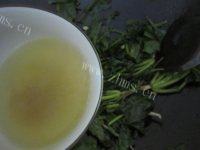 家常菜菠菜炒猪肝做法图解4)
