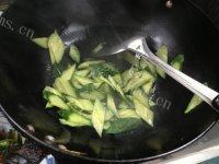 家常菜香肠炒黄瓜做法图解3)