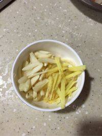 家常菜芹菜炒香干做法图解1)