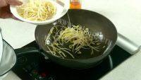 家常菜水煮牛肉做法图解3)