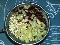 百合薏米红豆粥的做法图解二