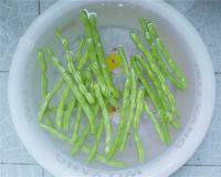 特色美食-四季豆炒肉做法图解1)