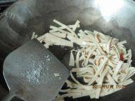 「营养美食」韭菜炒千张做法图解5)