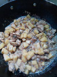 家常菜土豆焖鸡翅做法图解11)