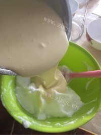 满口清香的戚风蛋糕做法图解14)